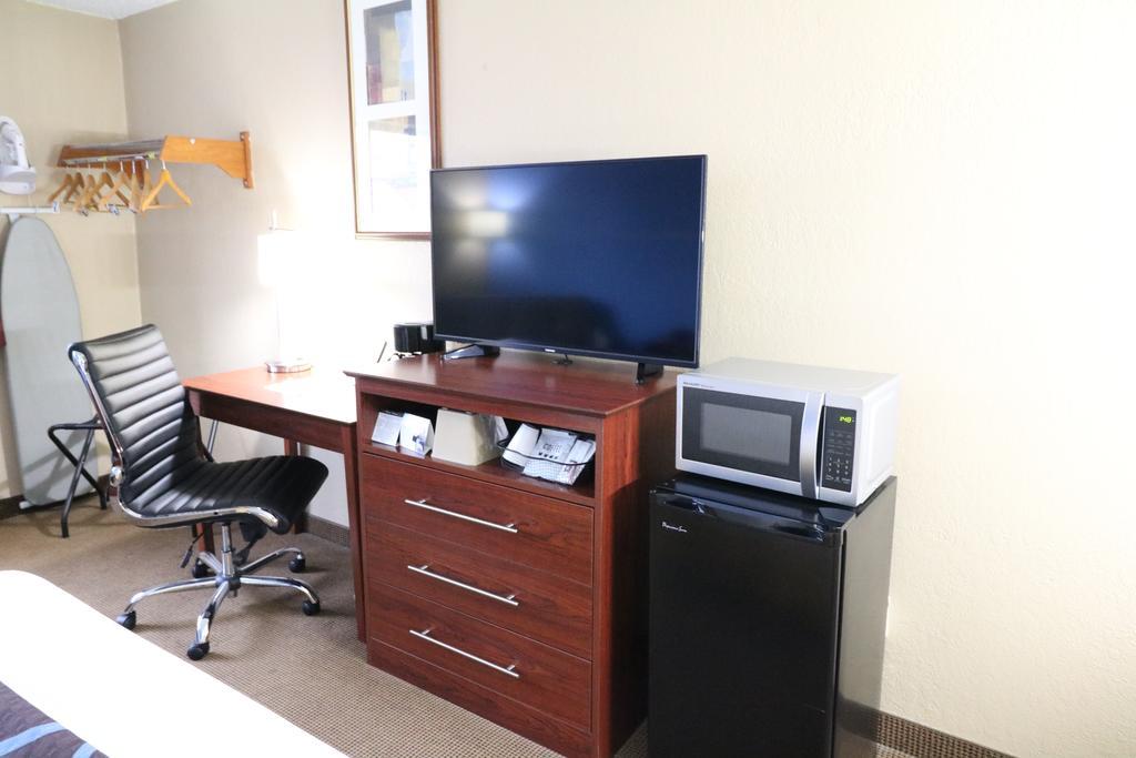 Super 8 by Wyndham Dubuque