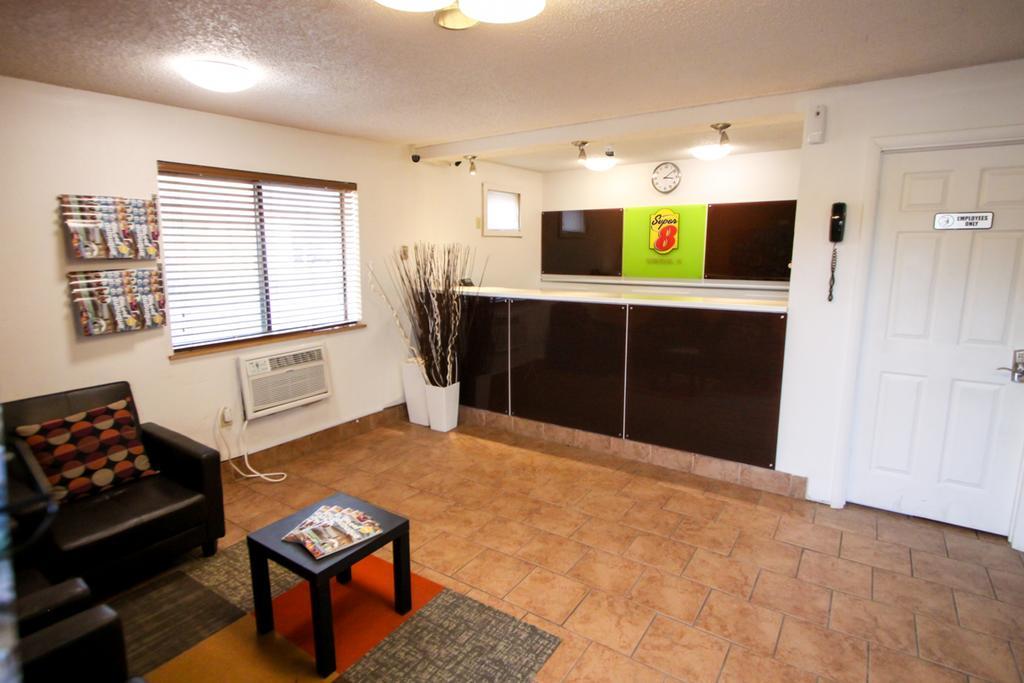 Super 8 by Wyndham Dubuque