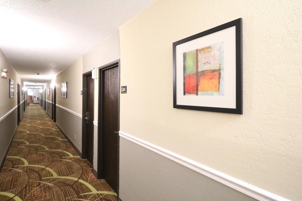 Super 8 by Wyndham Dubuque