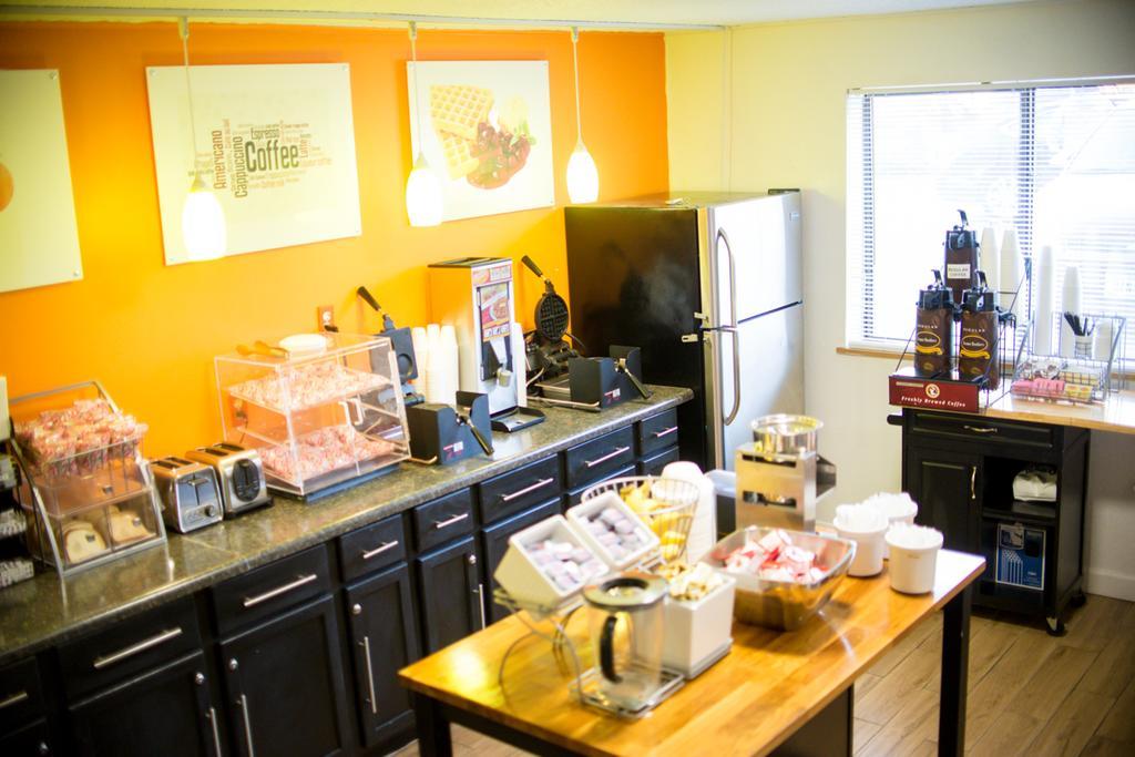 Super 8 by Wyndham Dubuque