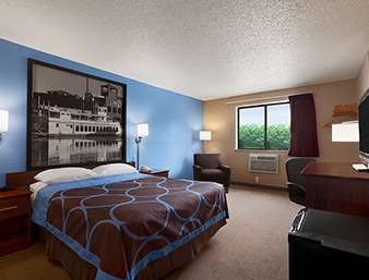 Super 8 by Wyndham Dubuque