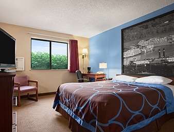 Super 8 by Wyndham Dubuque