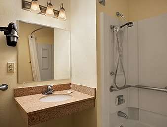 Super 8 by Wyndham Dubuque