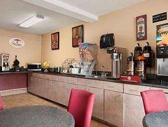 Super 8 by Wyndham Dubuque