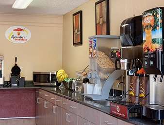 Super 8 by Wyndham Dubuque