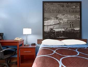 Super 8 by Wyndham Dubuque