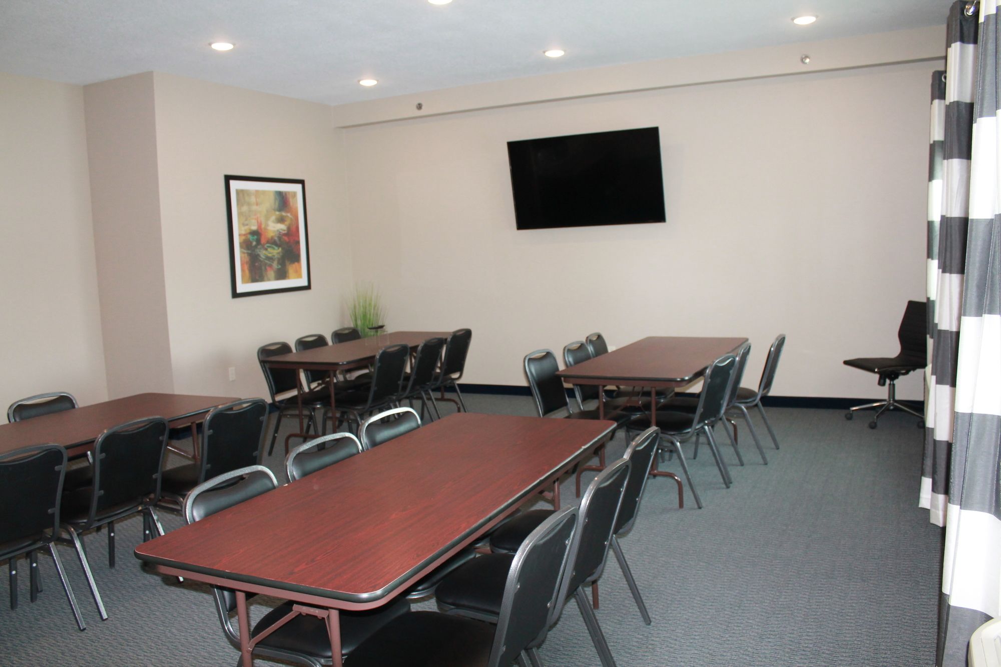 Brookstone Lodge and Suites