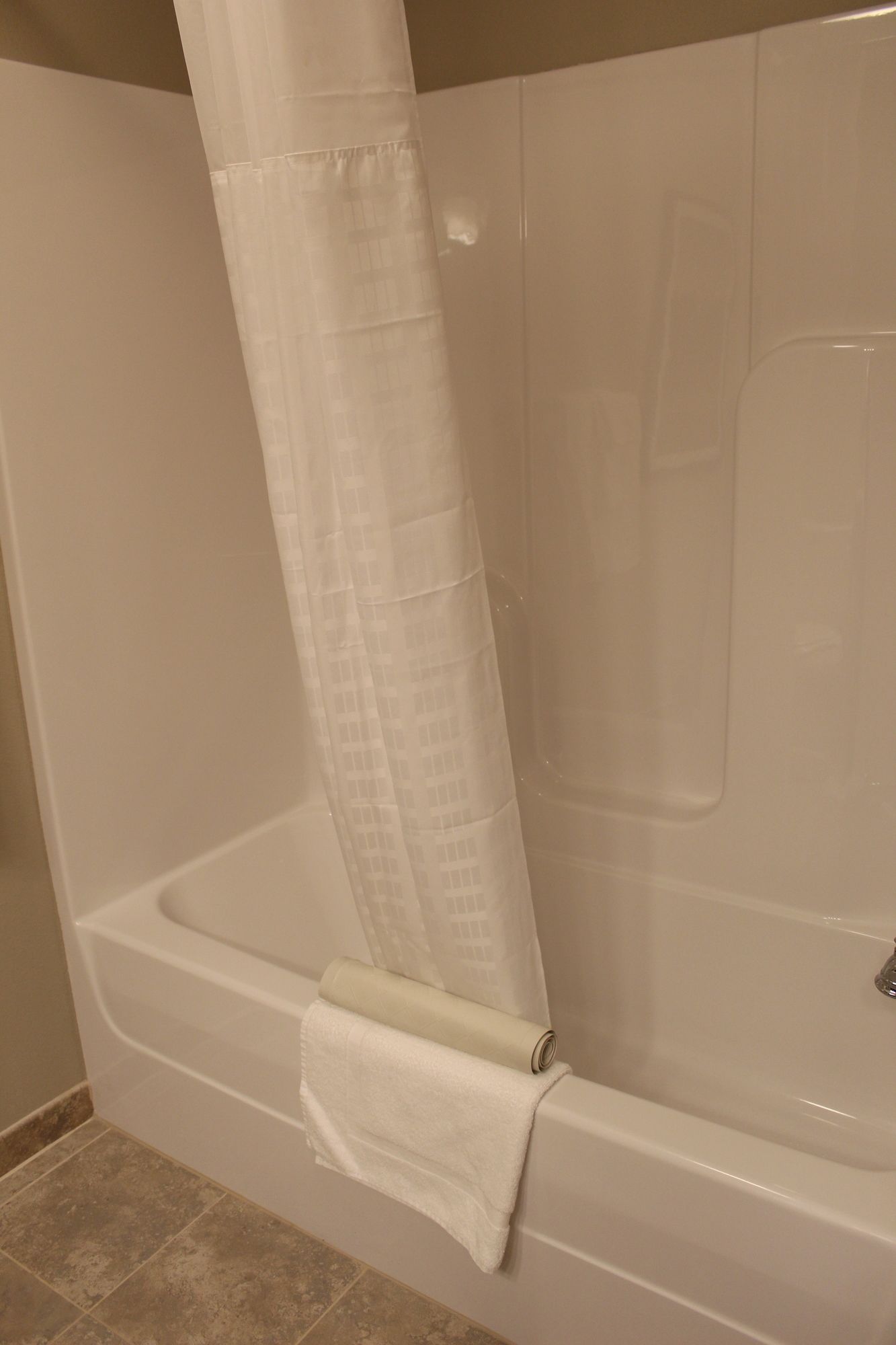 Brookstone Lodge and Suites