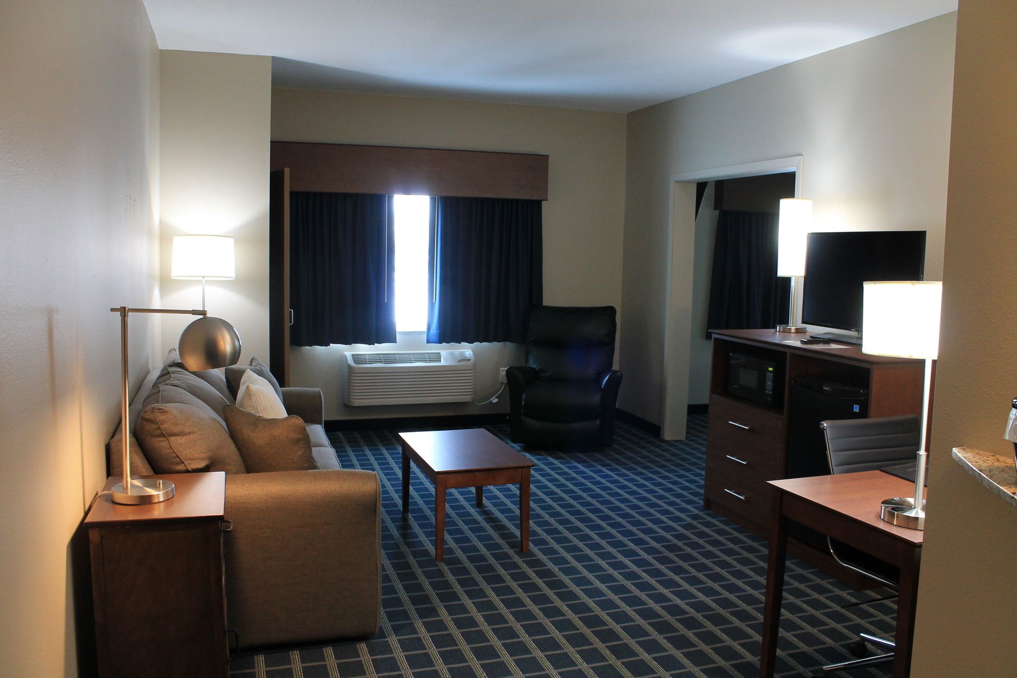 Brookstone Lodge and Suites