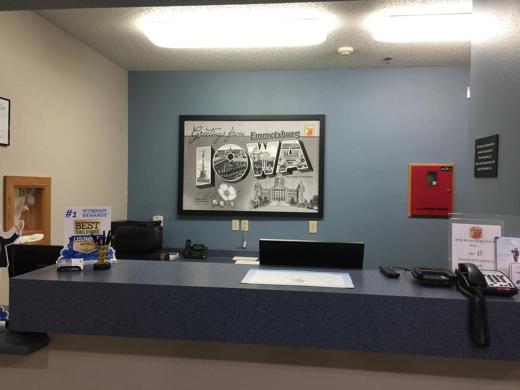 Super 8 by Wyndham Emmetsburg