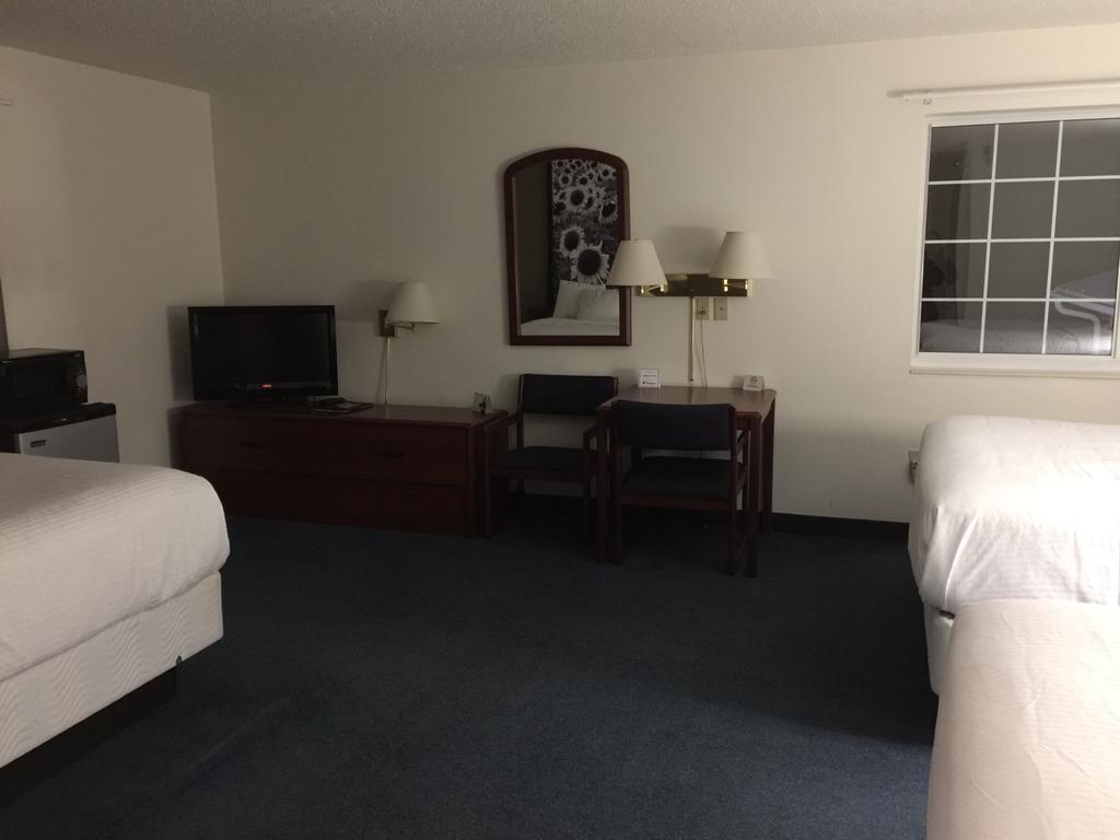 Super 8 by Wyndham Emmetsburg