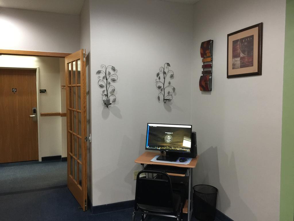 Super 8 by Wyndham Emmetsburg