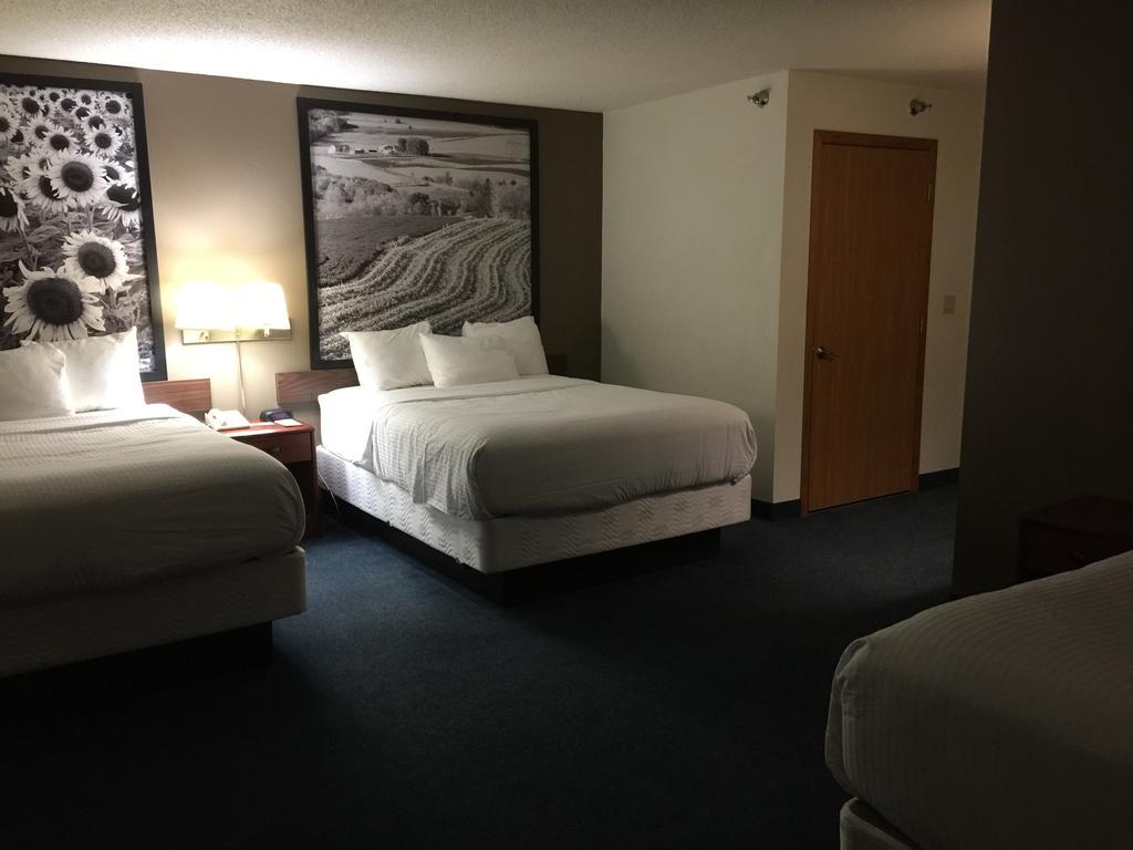 Super 8 by Wyndham Emmetsburg