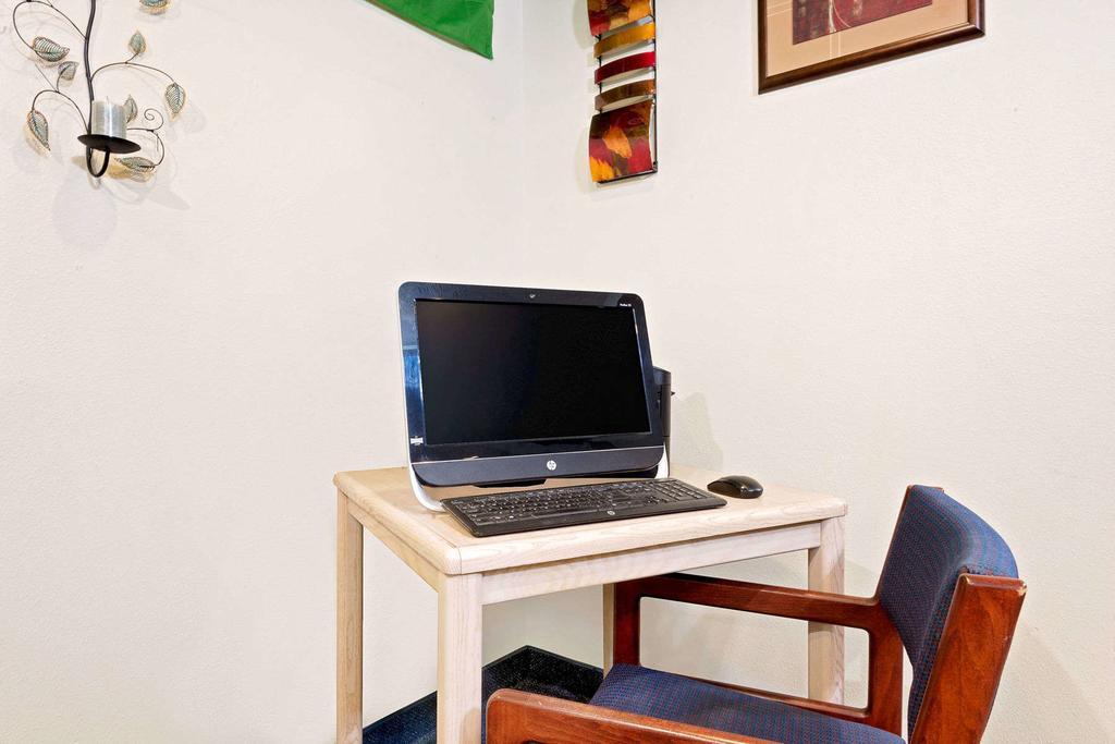 Super 8 by Wyndham Emmetsburg