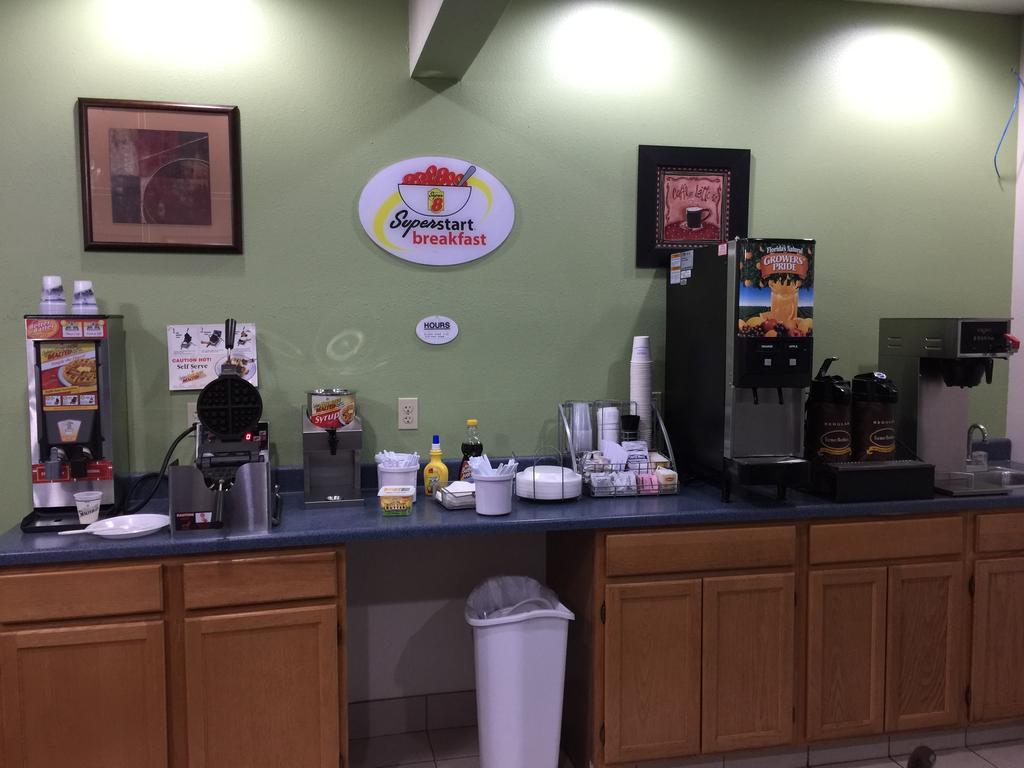 Super 8 by Wyndham Emmetsburg