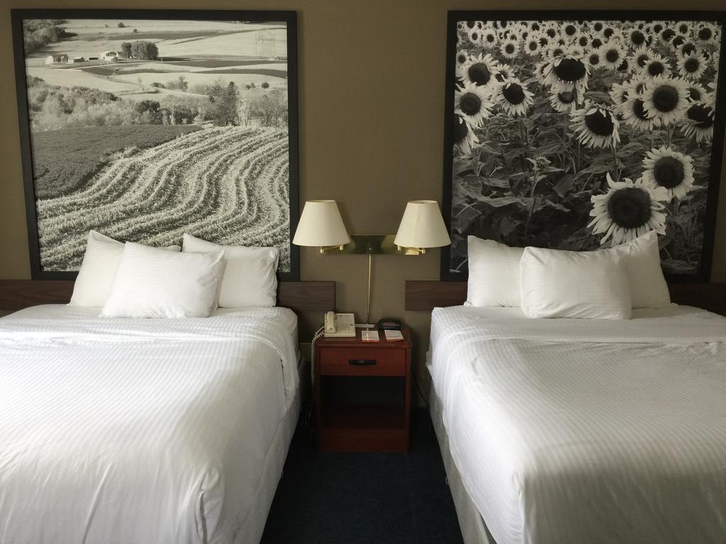 Super 8 by Wyndham Emmetsburg