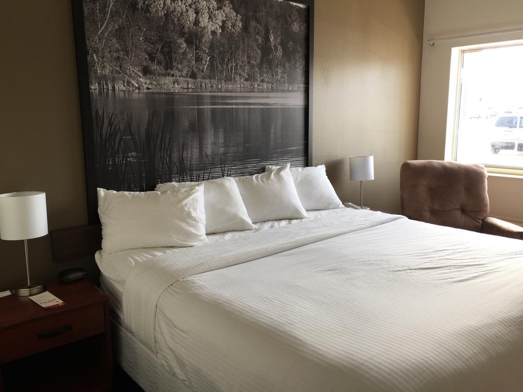 Super 8 by Wyndham Emmetsburg