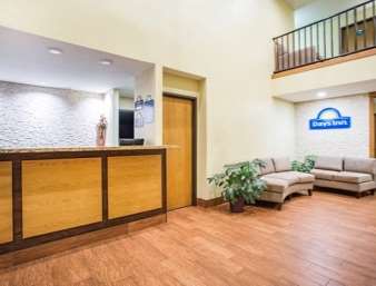 Days Inn by Wyndham Evansdale Waterloo