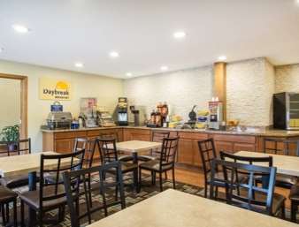 Days Inn by Wyndham Evansdale Waterloo