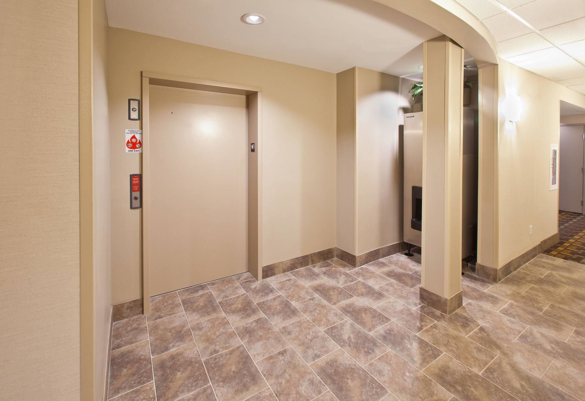 AmericInn by Wyndham Fairfield