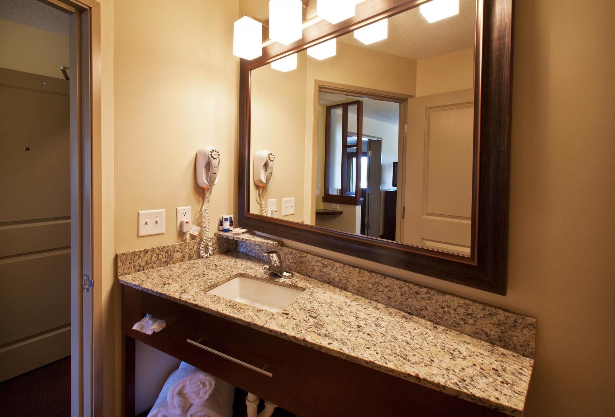 AmericInn by Wyndham Fairfield