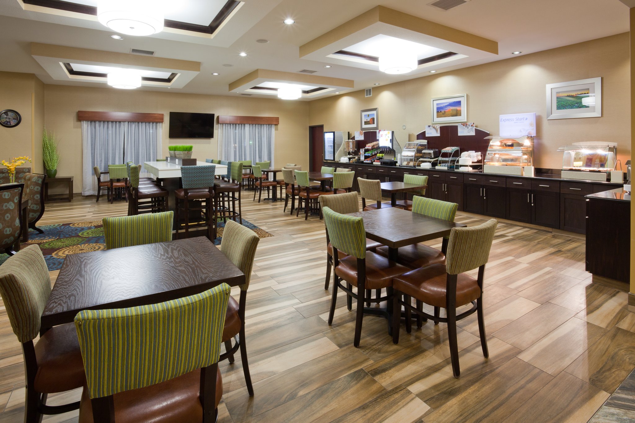 Holiday Inn Express & Suites Fort Dodge