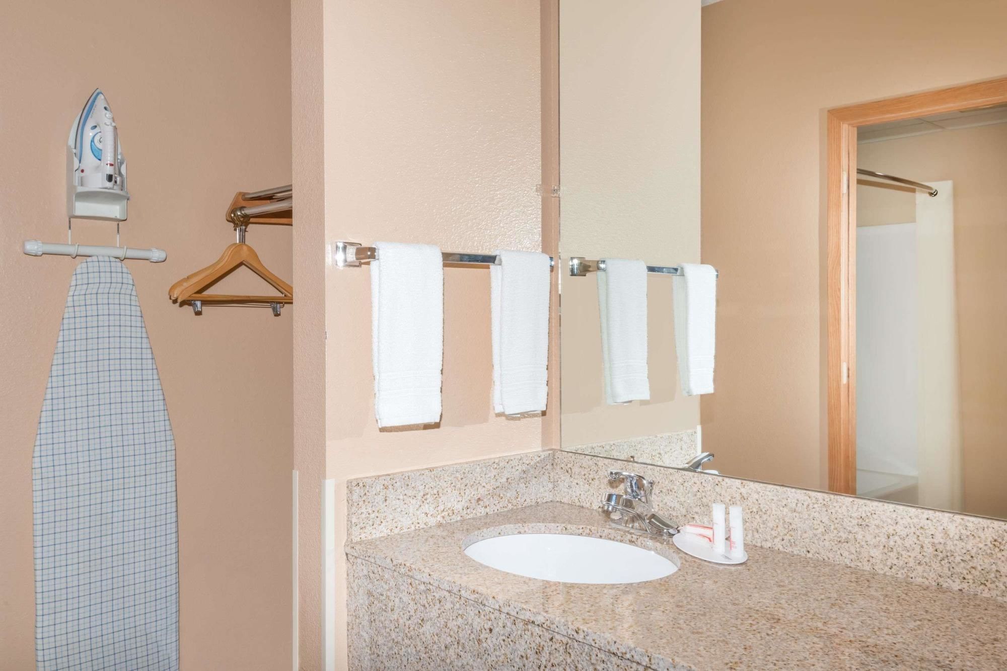 Super 8 by Wyndham Fort Dodge IA