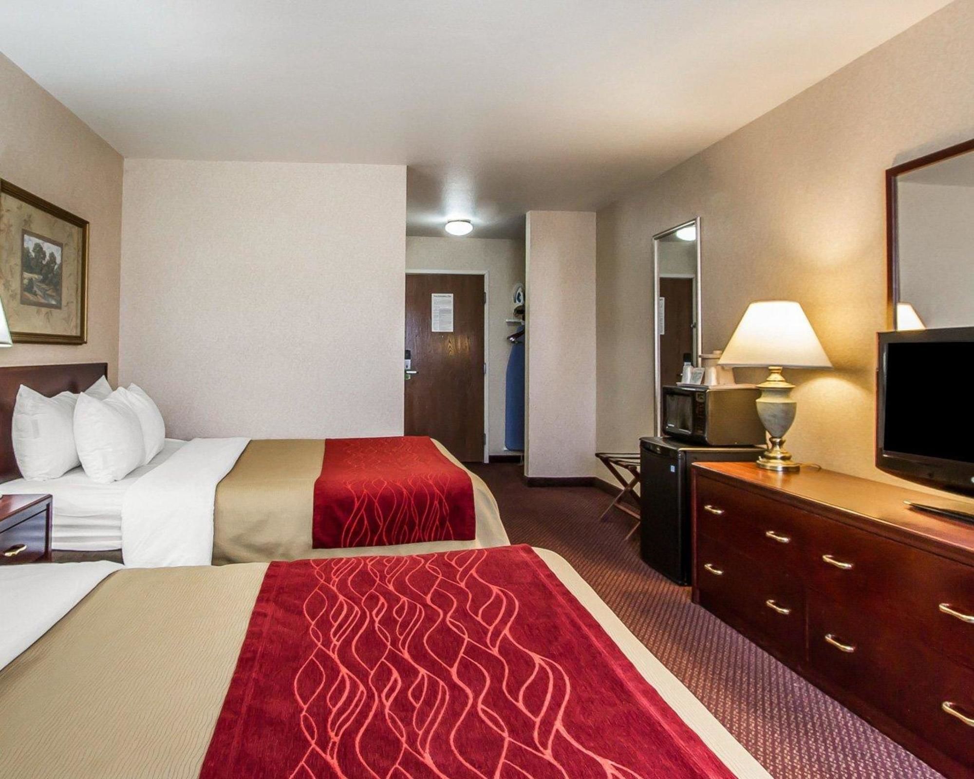 Quality Inn & Suites Fort Madison near Hwy 61