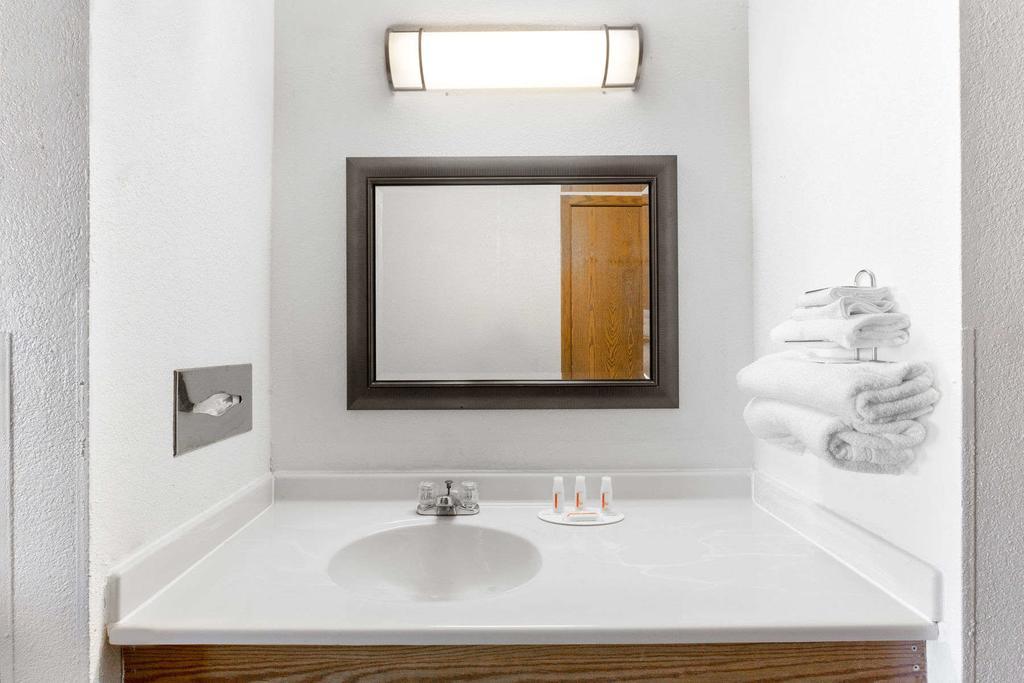 Super 8 by Wyndham Fort Madison