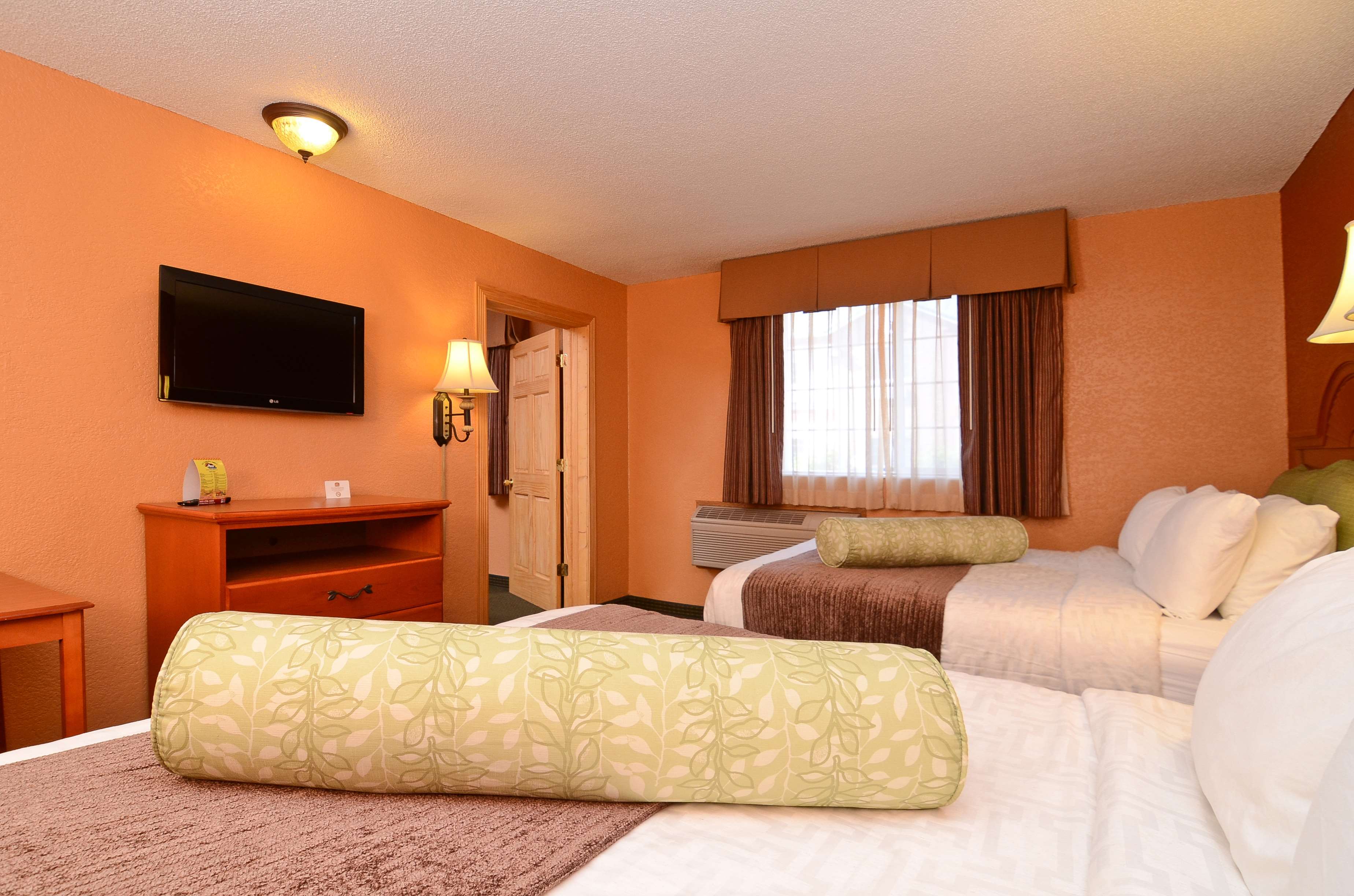 AmericInn by Wyndham Grinnell