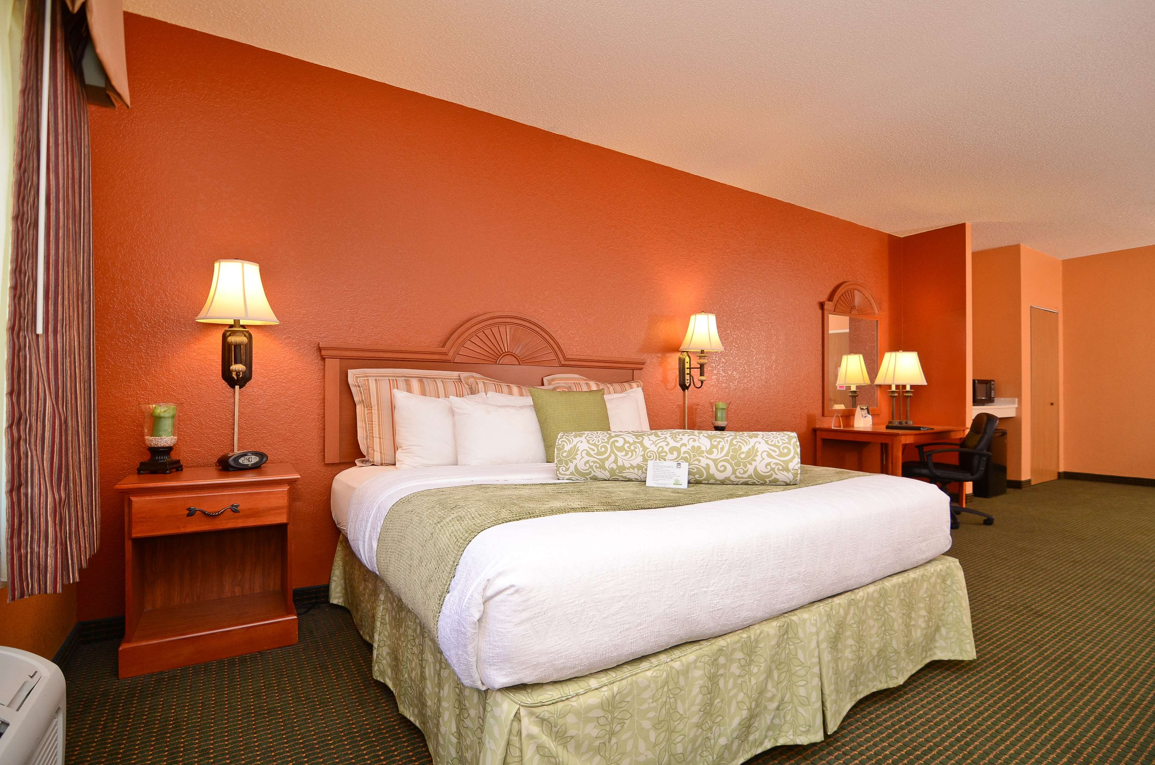 AmericInn by Wyndham Grinnell