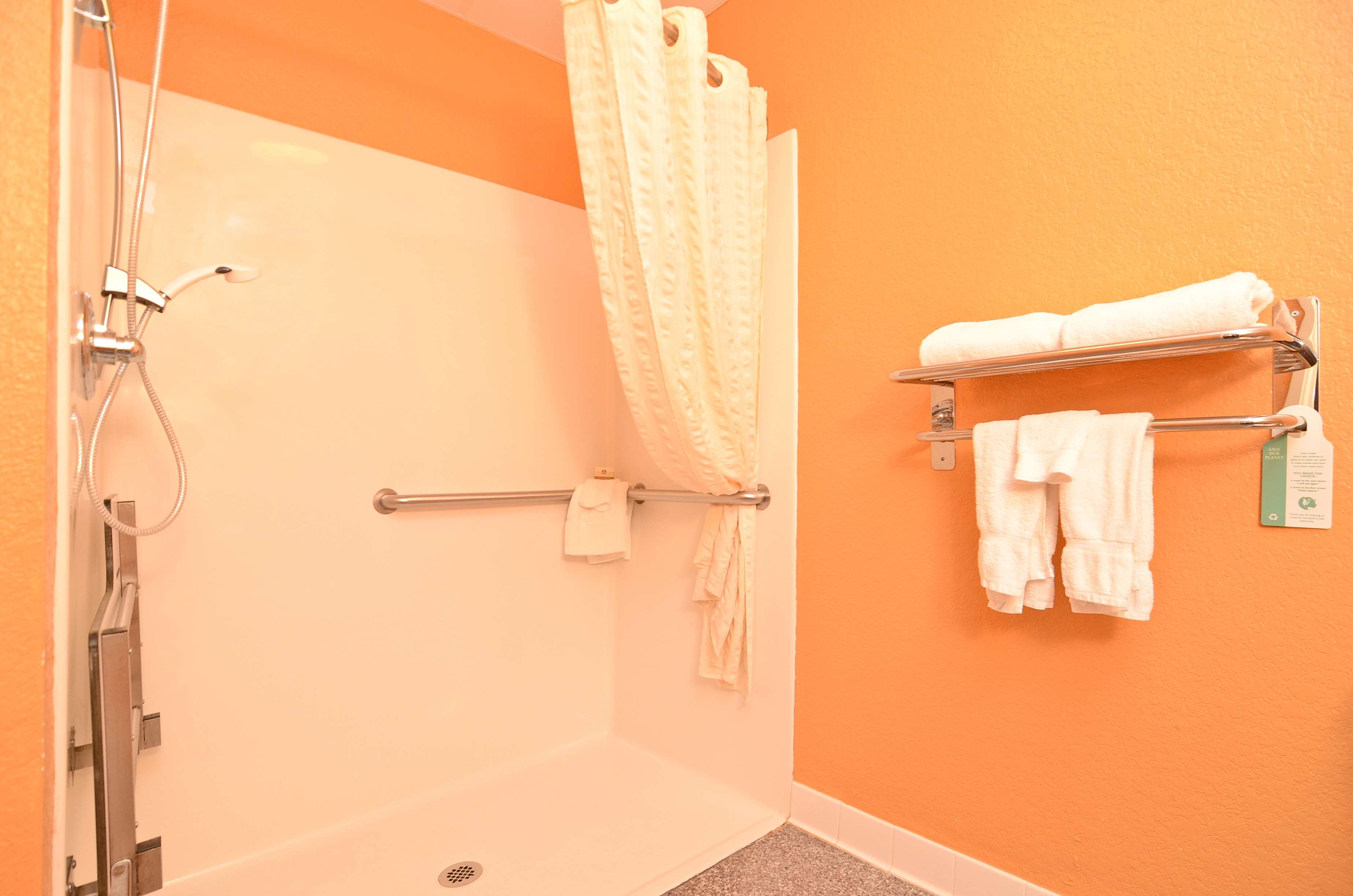 AmericInn by Wyndham Grinnell