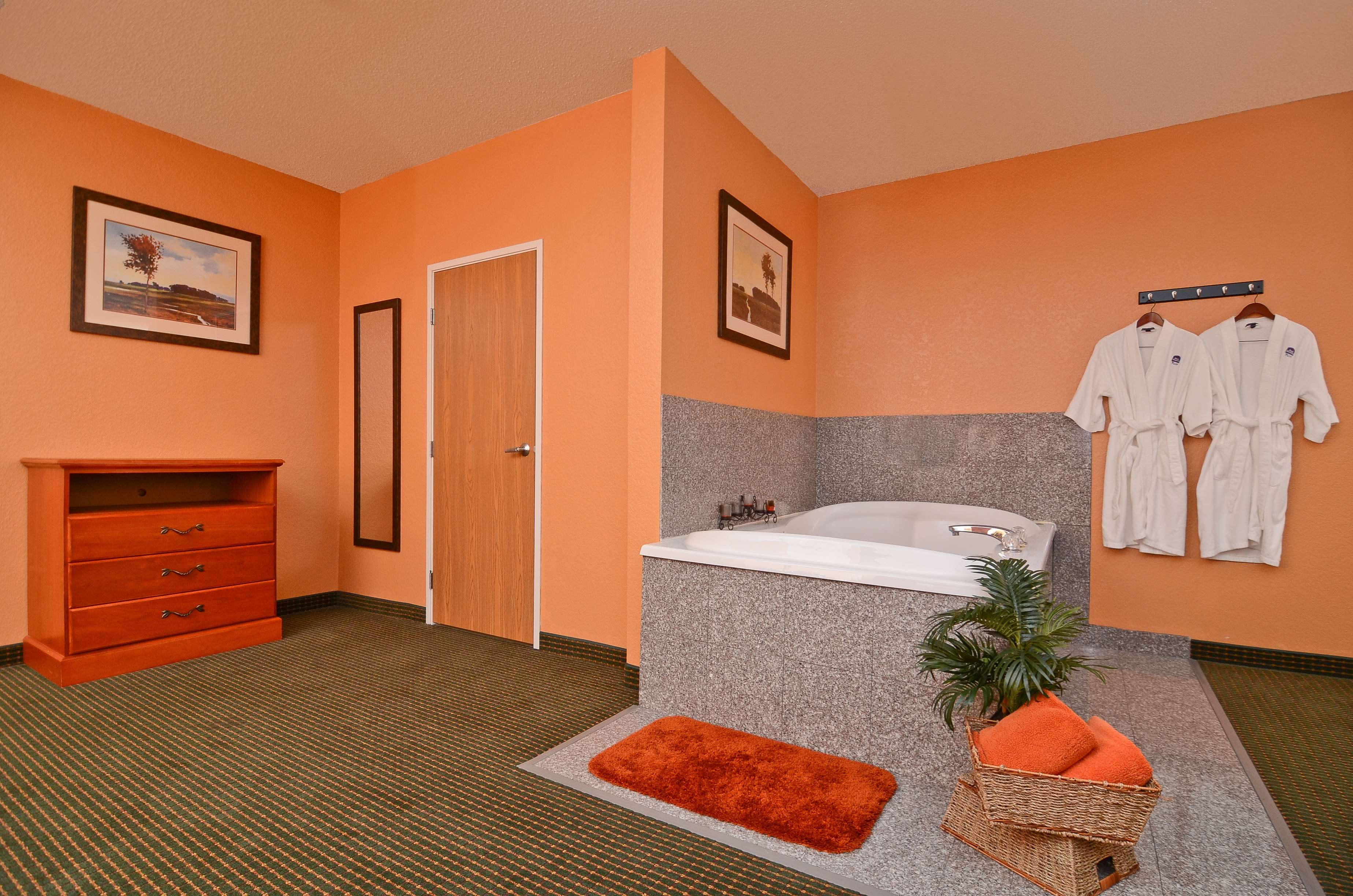 AmericInn by Wyndham Grinnell