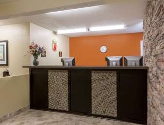 Super 8 by Wyndham Grinnell IA