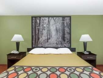 Super 8 by Wyndham Grinnell IA