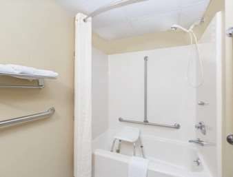 Super 8 by Wyndham Grinnell IA