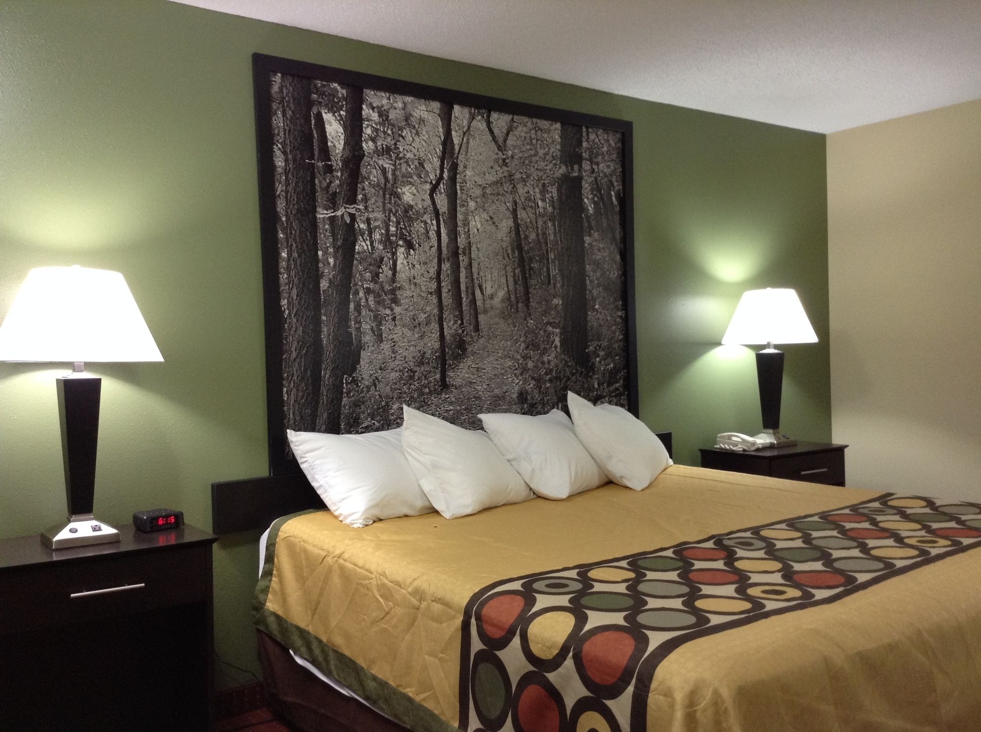 Super 8 by Wyndham Grinnell IA