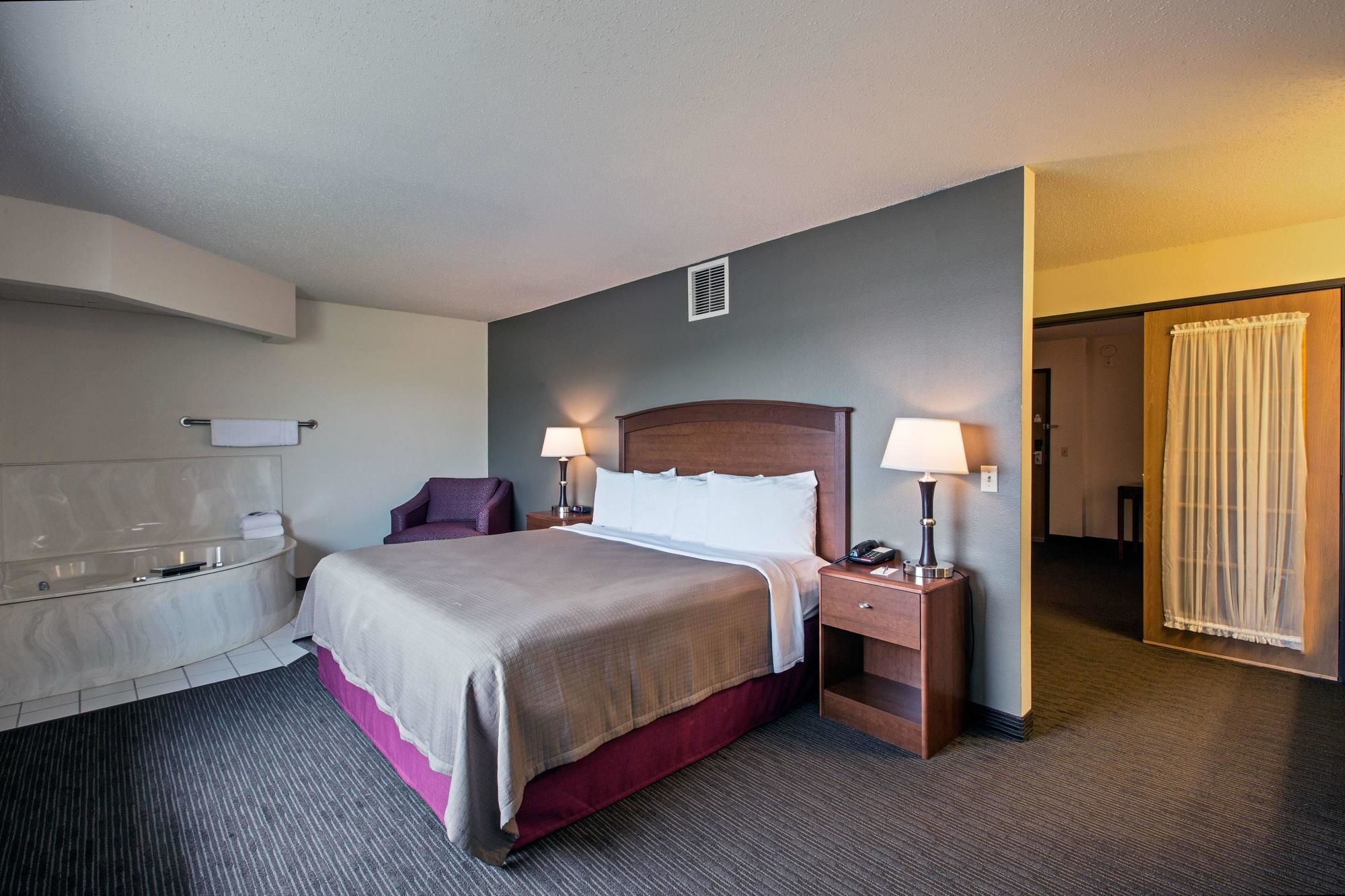 AmericInn by Wyndham Grundy Center