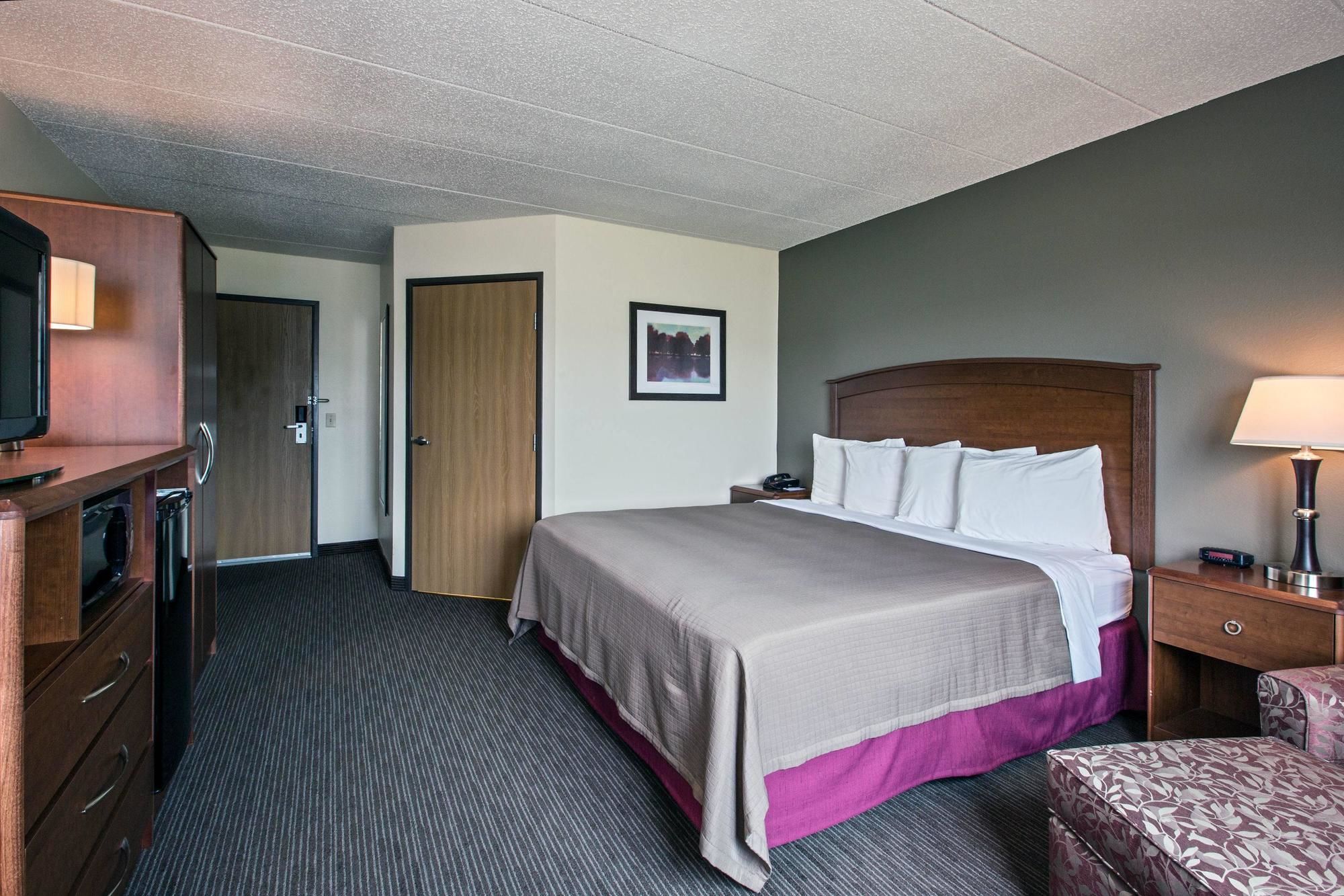 AmericInn by Wyndham Grundy Center