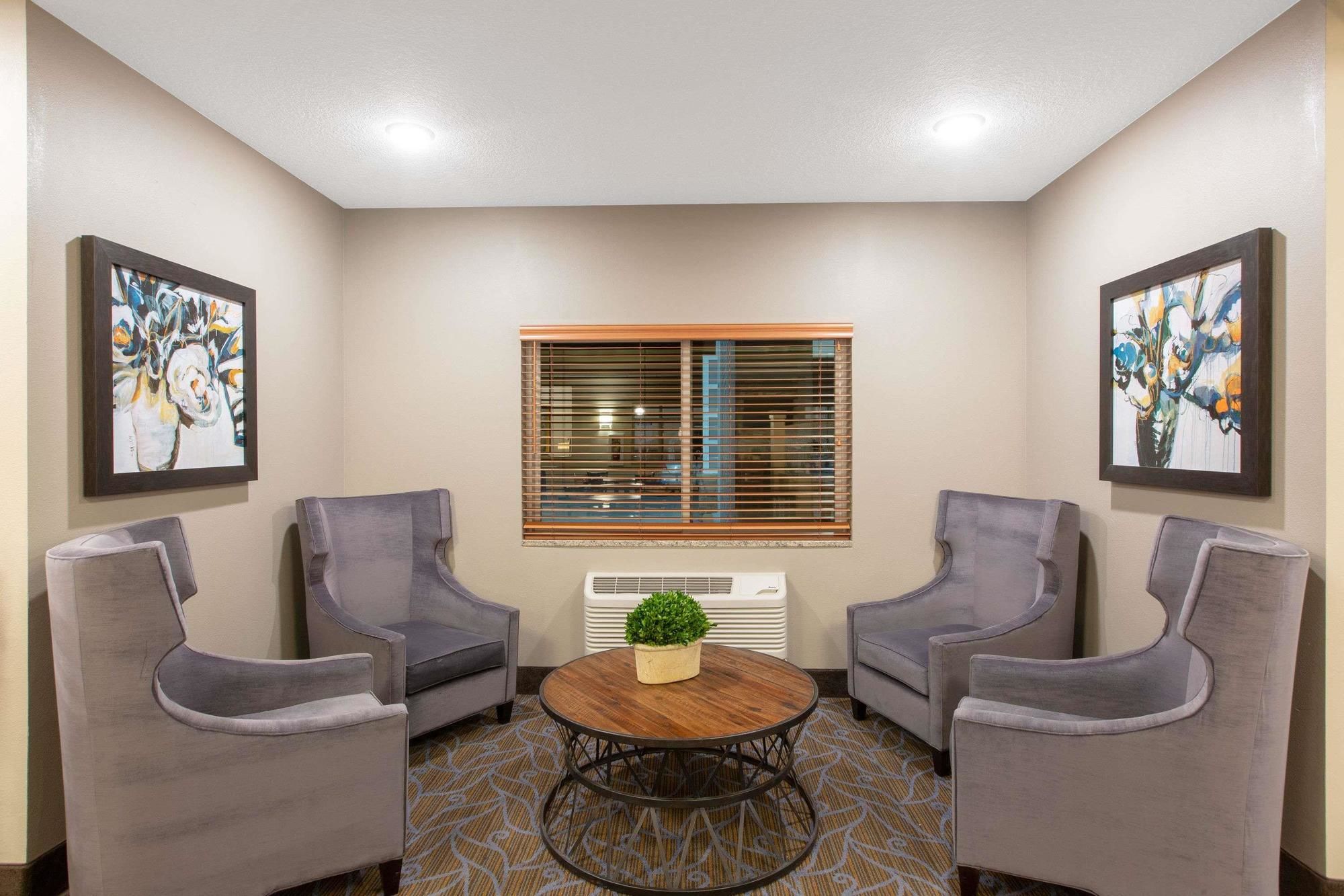 AmericInn by Wyndham Humboldt