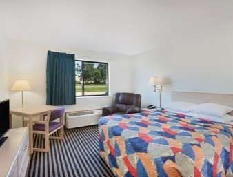 Super 8 by Wyndham Humboldt