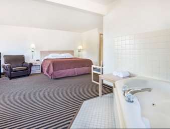 Super 8 by Wyndham Humboldt