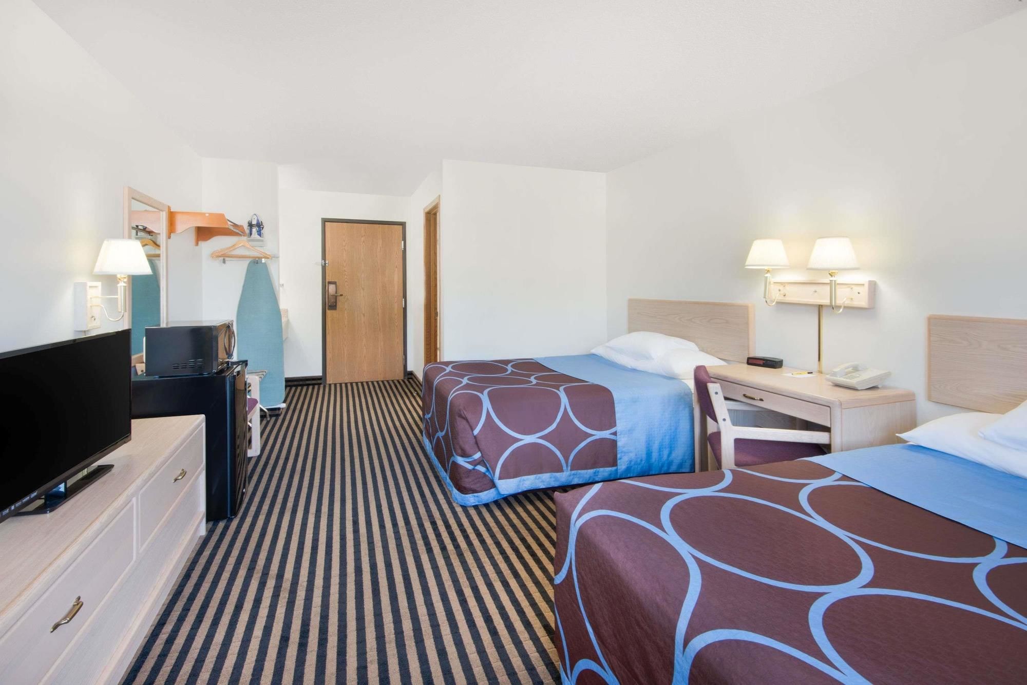 Super 8 by Wyndham Humboldt