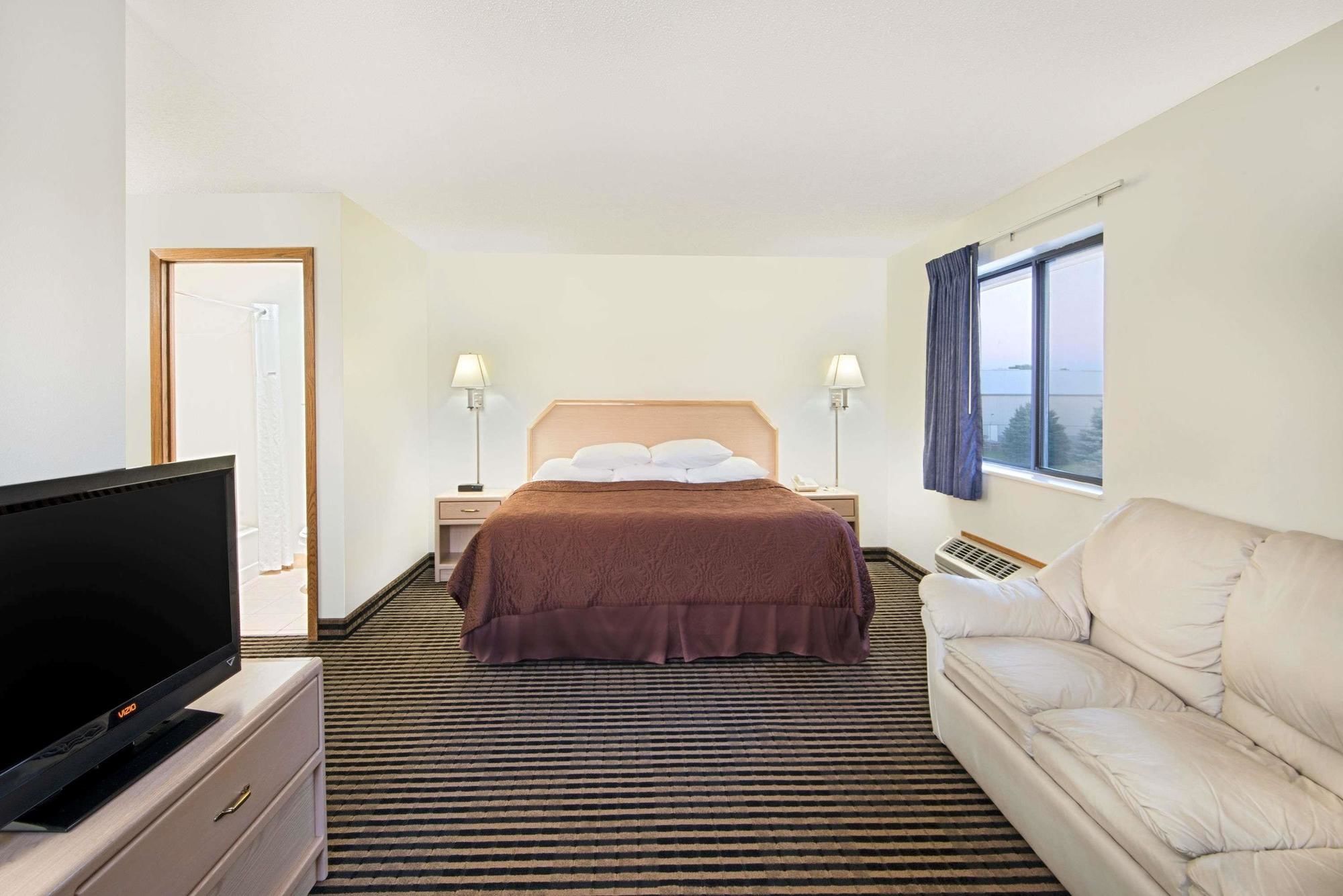 Super 8 by Wyndham Humboldt