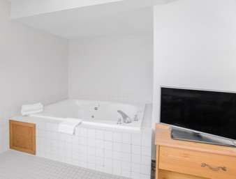 Super 8 by Wyndham Independence