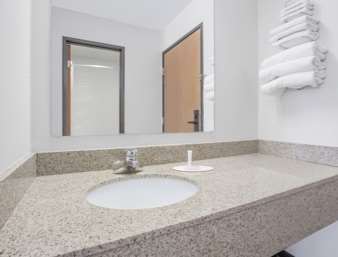 Super 8 by Wyndham Independence