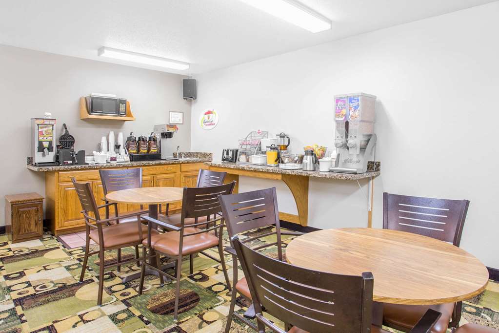 Super 8 by Wyndham Independence