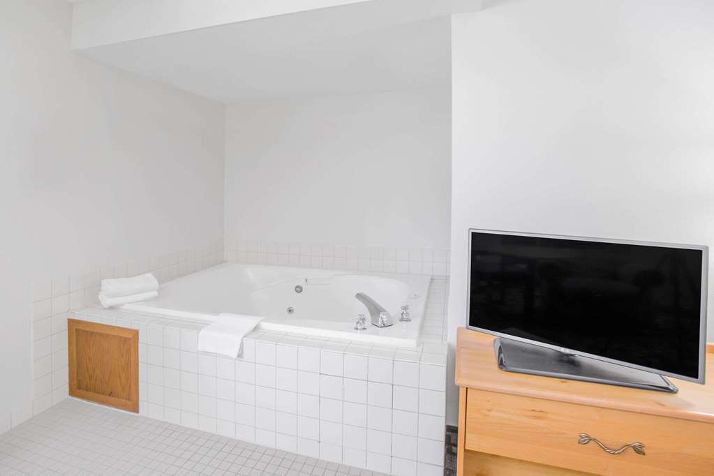 Super 8 by Wyndham Independence