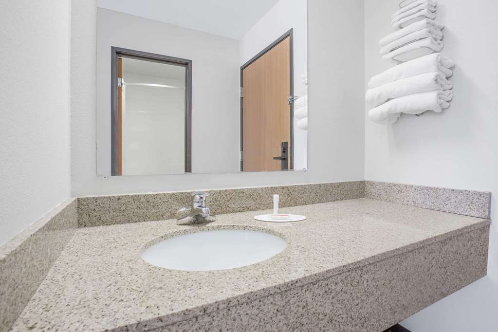 Super 8 by Wyndham Independence