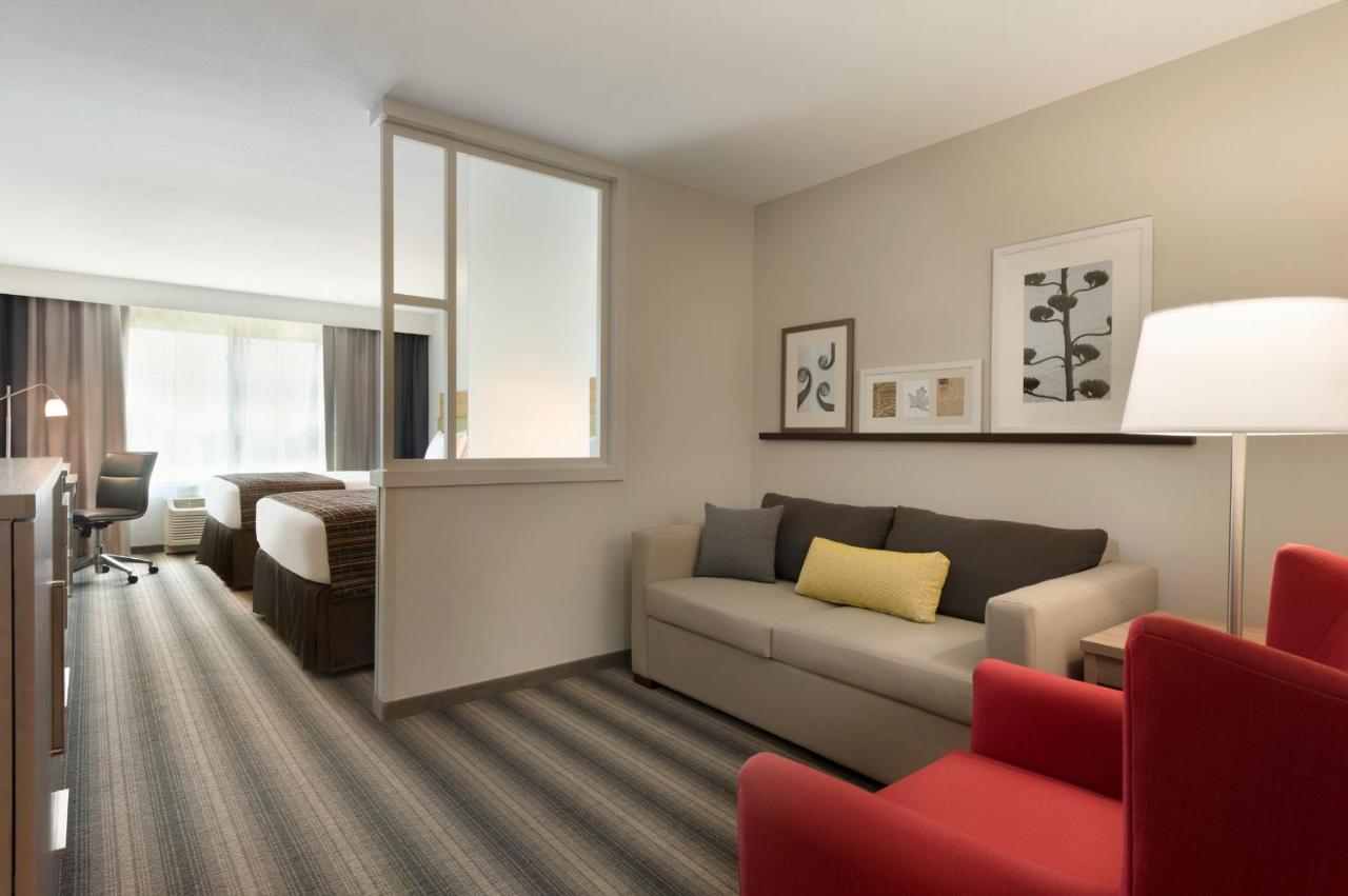 Country Inn & Suites by Radisson, Indianola, IA